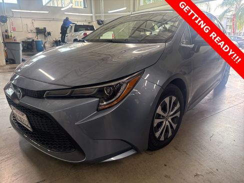 Used 2020 Toyota Corolla LE image 2