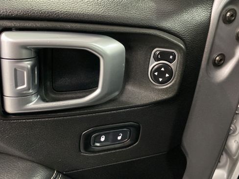 Used 2020 Jeep Wrangler Unlimited Sahara AWD/4WD image 20