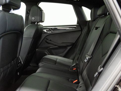 Used 2025 Porsche Macan AWD/4WD image 36