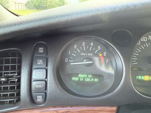 Used 2004 Buick Le Sabre Custom image 34