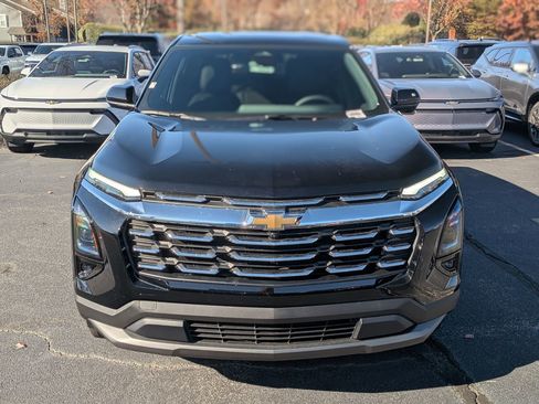 New 2026 Chevrolet Equinox LT w/ Convenience Package II image 2