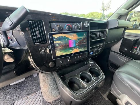 Used 2016 Chevrolet Express 2500 RWD image 27