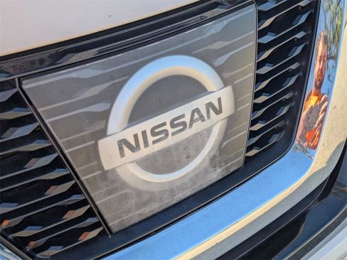 Used 2017 Nissan Rogue S image 10