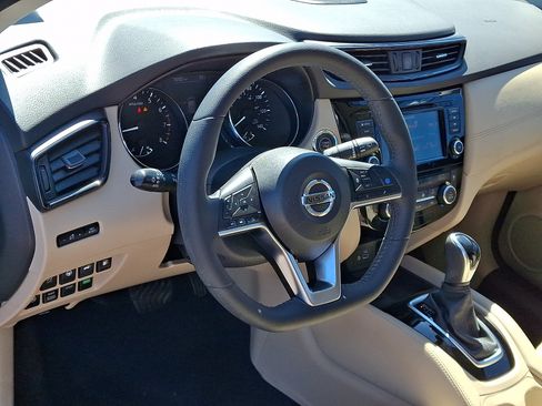Used 2020 Nissan Rogue SL w/ Premium Package AWD/4WD image 17