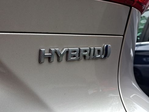 Used 2021 Toyota Venza LE w/ Carpet Mat Package (TMS) AWD/4WD image 10