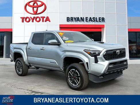Used 2025 Toyota Tacoma TRD Sport image 1