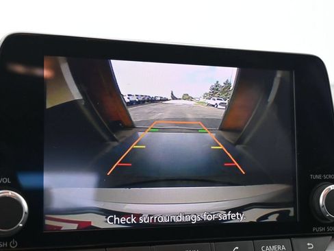 Used 2024 Nissan Rogue S FWD image 17