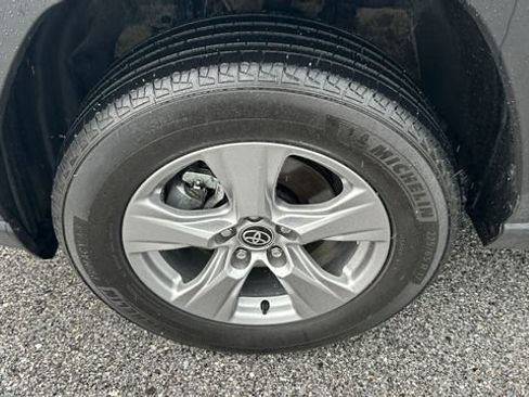 Used 2025 Toyota RAV4 XLE AWD/4WD image 9