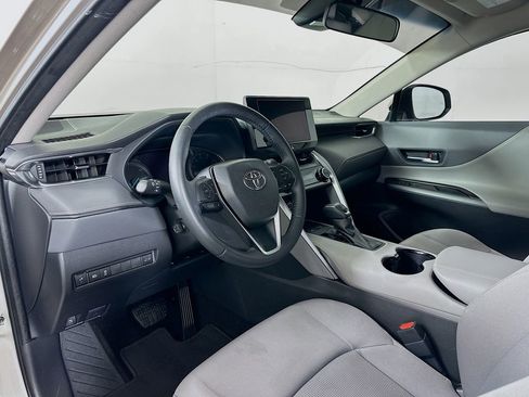 Used 2023 Toyota Venza LE image 9