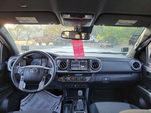 Used 2021 Toyota Tacoma TRD Sport w/ Technology Package AWD/4WD image 14
