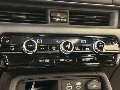 Used 2023 Honda Pilot TrailSport image 15