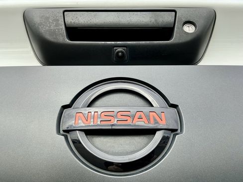 Used 2021 Nissan Titan PRO-4X w/ Pro-4x Convenience Package image 15