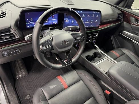 Used 2024 Chevrolet Traverse RS image 10