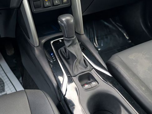 Used 2022 Toyota Corolla Cross XLE image 46