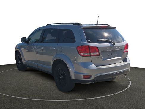 Used 2019 Dodge Journey SE w/ Premium Group FWD image 3