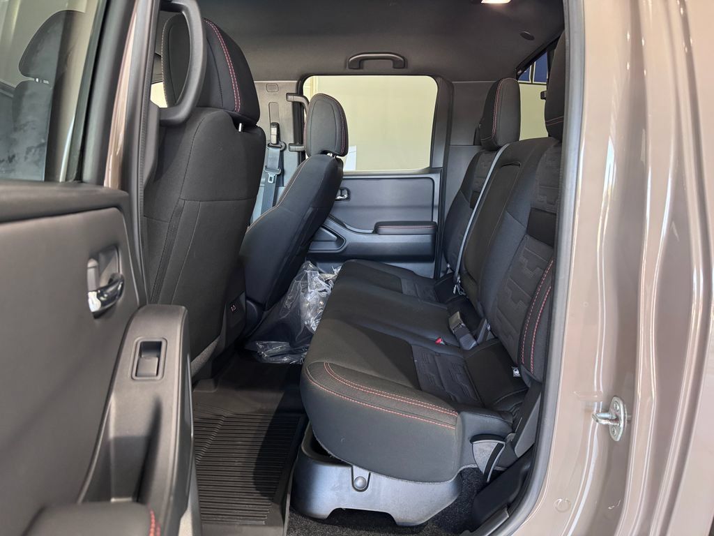 Used 2023 Nissan Frontier PRO-4X w/ Technology Package AWD/4WD image 11