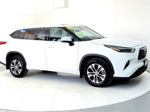 Certified 2022 Toyota Highlander XLE image 7