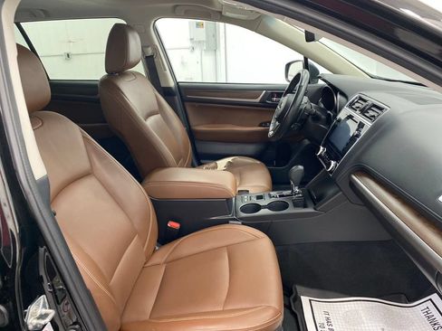 Used 2018 Subaru Outback 2.5i Touring w/ Popular Package #3 AWD/4WD image 14