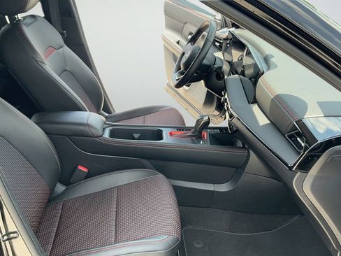 Certified 2025 Nissan Kicks SR FWD image 36