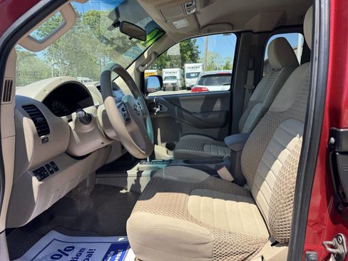 Used 2014 Nissan Frontier SV AWD/4WD image 16