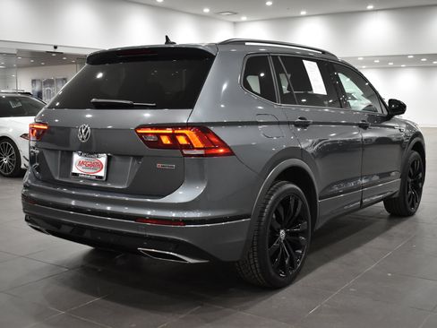 Used 2020 Volkswagen Tiguan SE R-Line AWD/4WD image 9