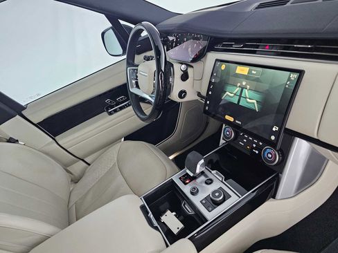 Used 2023 Land Rover Range Rover Long Wheelbase SE image 11