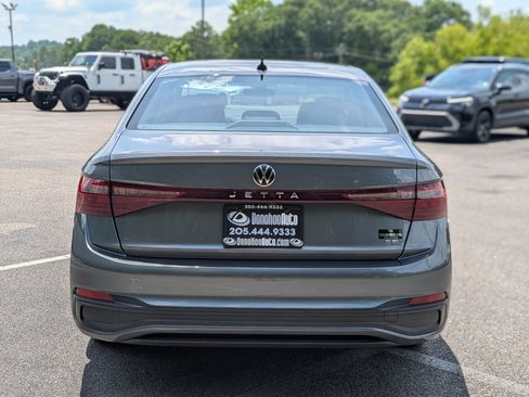 Used 2025 Volkswagen Jetta SE w/ Sunroof Package FWD image 8
