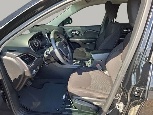 Used 2019 Jeep Cherokee Latitude w/ Popular Appearance Group image 10