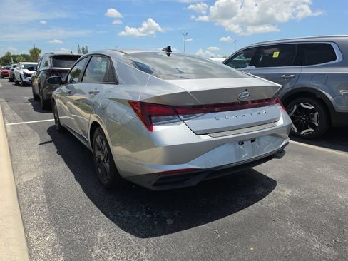 Used 2021 Hyundai Elantra SEL w/ Convenience Package FWD image 12