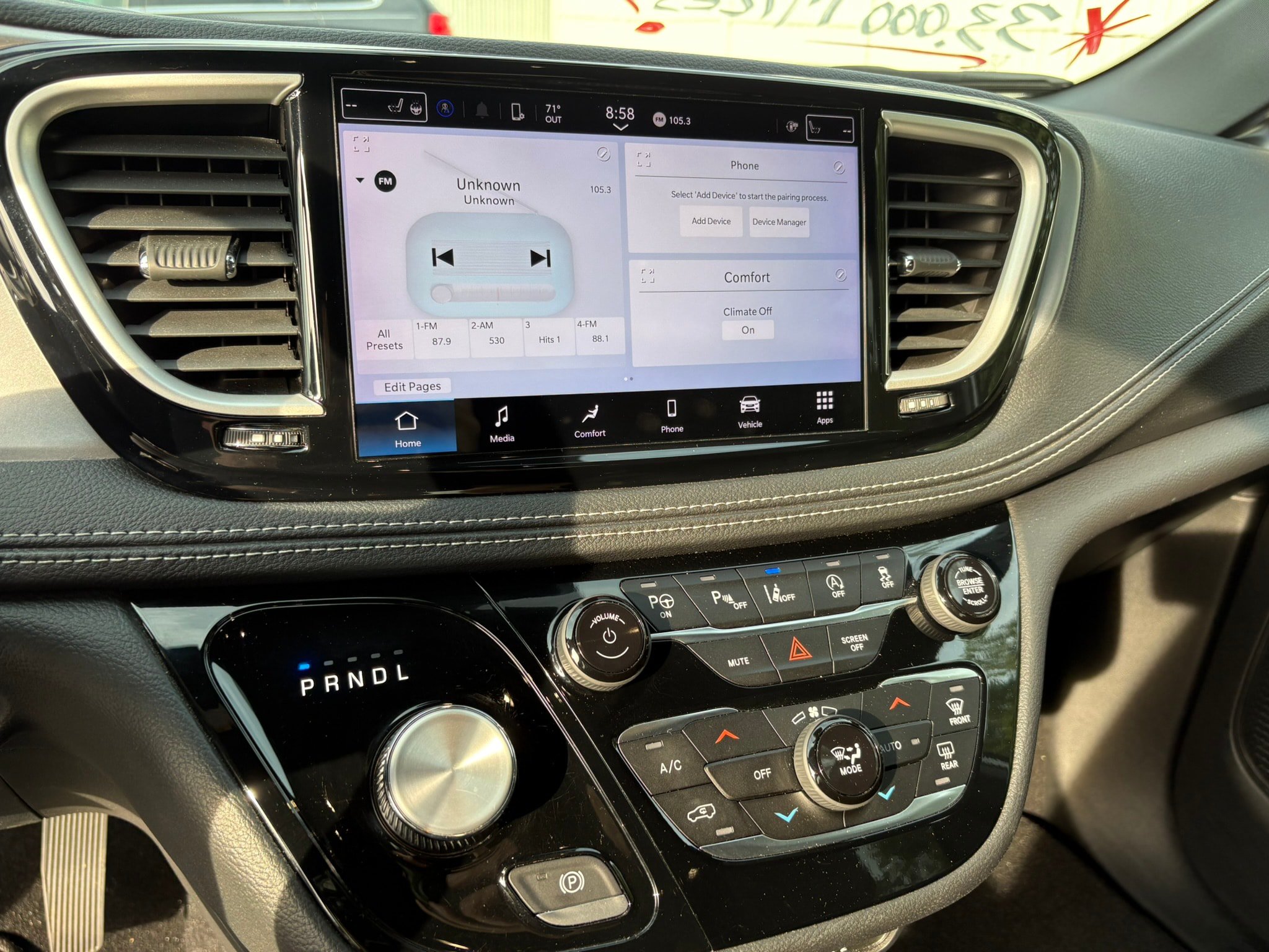 Used 2023 Chrysler Pacifica Touring-L w/ S Appearance Package FWD image 19