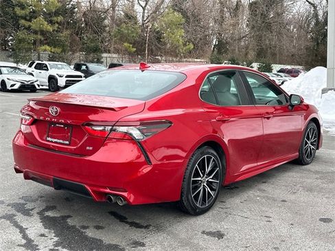 Certified 2021 Toyota Camry SE image 4