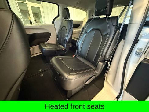 Used 2024 Chrysler Pacifica Touring-L image 16