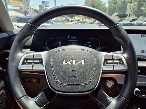 Used 2025 Kia Telluride S FWD image 24