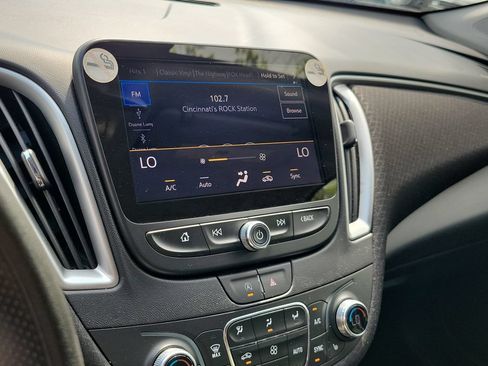 Used 2025 Chevrolet Malibu LT FWD image 30