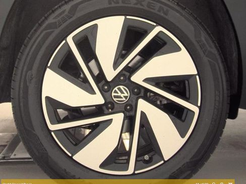 Used 2024 Volkswagen Atlas SE w/ Panoramic Sunroof Package AWD/4WD image 11