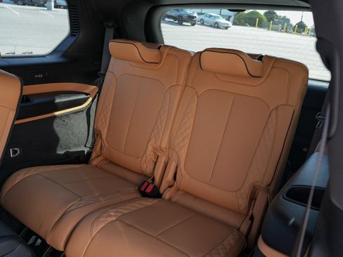 Used 2025 Jeep Grand Cherokee L Summit w/ Advanced Protech Group IV AWD/4WD image 33