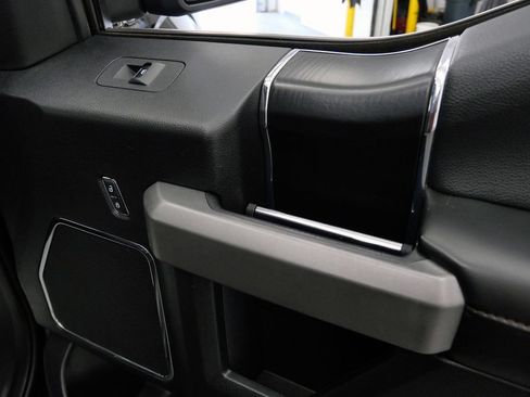 Used 2018 Ford F150 Platinum w/ Equipment Group 701A Luxury AWD/4WD image 18