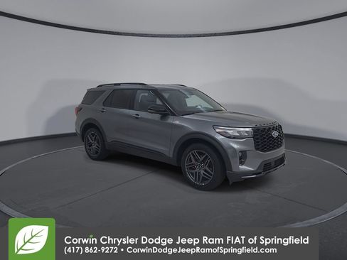 Used 2025 Ford Explorer ST-Line w/ ST-Line Street Pack AWD/4WD image 3