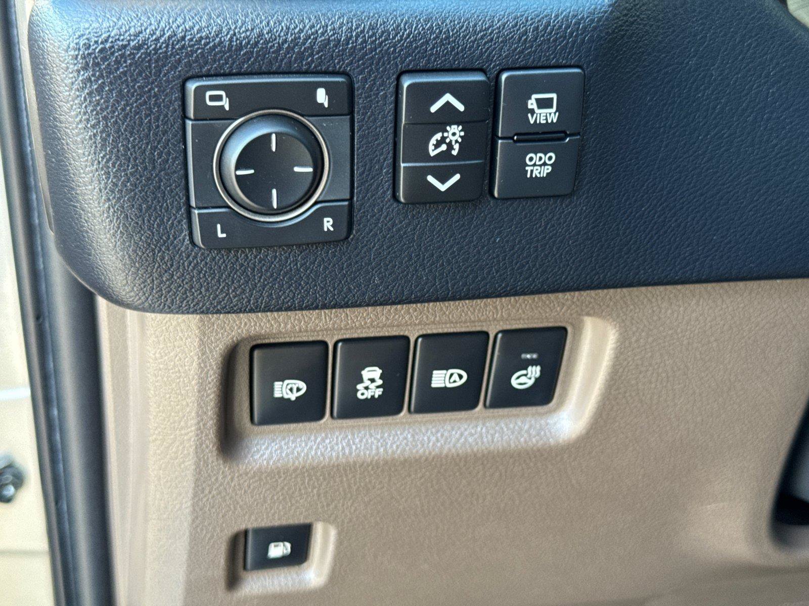 Used 2023 Lexus GX 460 Luxury w/ Sport Design Package AWD/4WD image 27