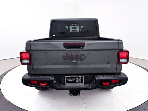 Used 2022 Jeep Gladiator Rubicon w/ Cold Weather Group image 17