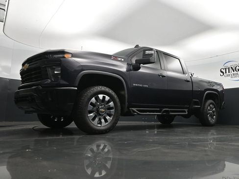 Used 2024 Chevrolet Silverado 2500 Custom w/ Custom Convenience Package AWD/4WD image 28