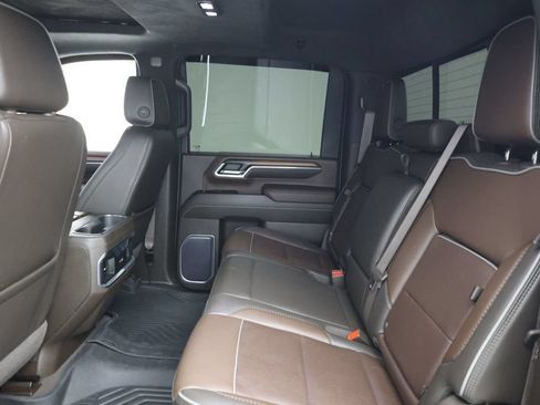 Used 2024 GMC Sierra 2500 Denali w/ Denali Reserve Package AWD/4WD image 17