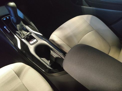 Used 2022 Toyota Corolla LE image 26