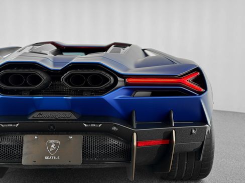 Used 2025 Lamborghini Revuelto image 49