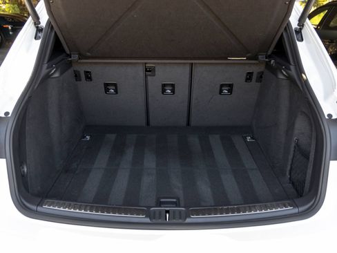 Certified 2026 Porsche Macan AWD/4WD image 48