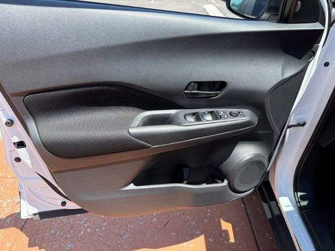 Used 2022 Nissan Kicks S FWD image 9