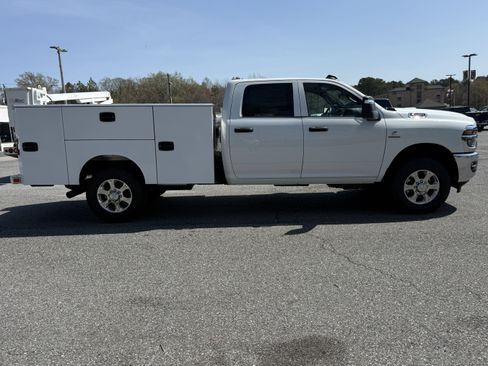 New 2026 RAM 3500 Tradesman w/ Chrome Appearance Group image 10
