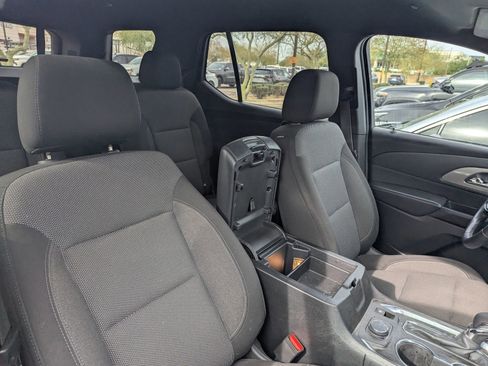 Used 2023 Chevrolet Traverse LT image 6