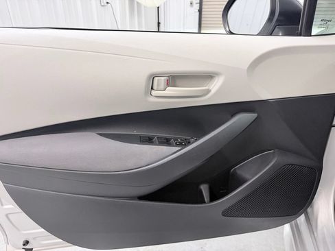 Used 2022 Toyota Corolla LE FWD image 12