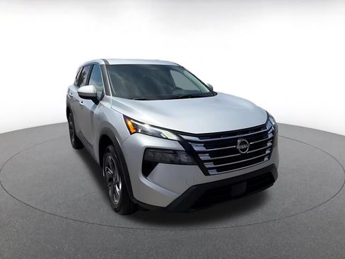 Used 2025 Nissan Rogue SV FWD image 3